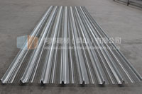 Metal rib forming lath